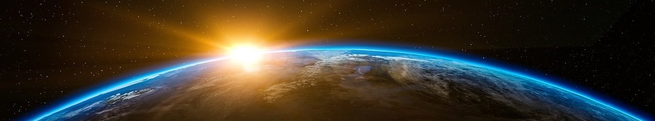 Sonnenaufgang auf der Erde vom Weltraum aus gesehen.